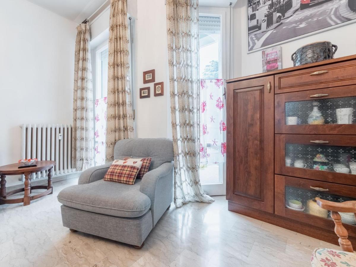 Flaminia Bright & Roomy Apartment Pesaro Exteriör bild