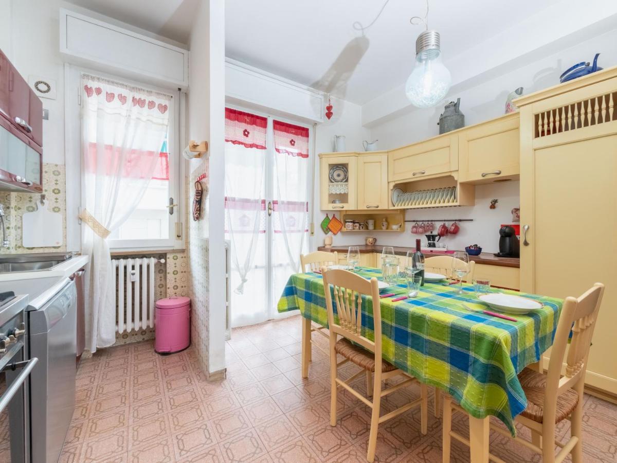 Flaminia Bright & Roomy Apartment Pesaro Exteriör bild