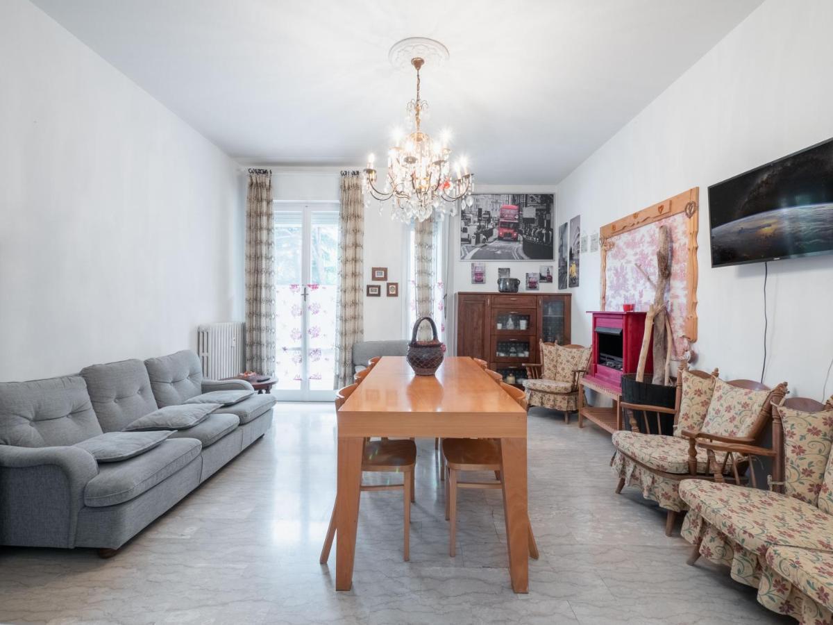 Flaminia Bright & Roomy Apartment Pesaro Exteriör bild